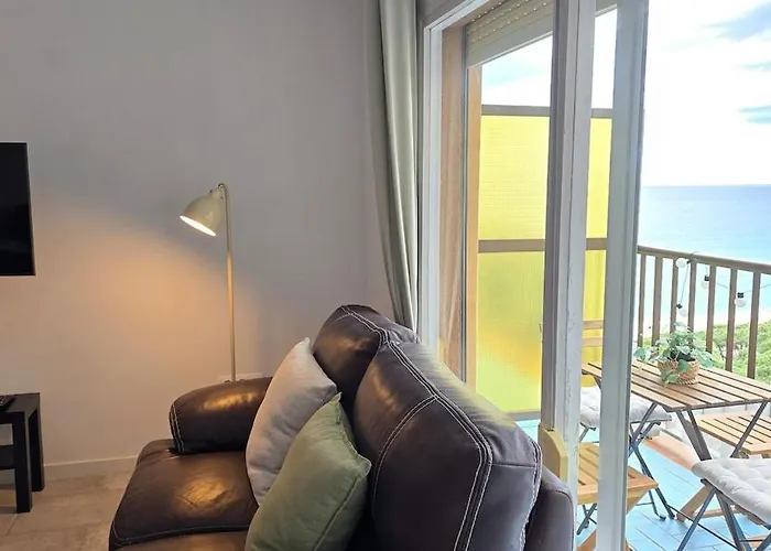 Bright With Two Balconies And A Seaside Pool Lejlighed