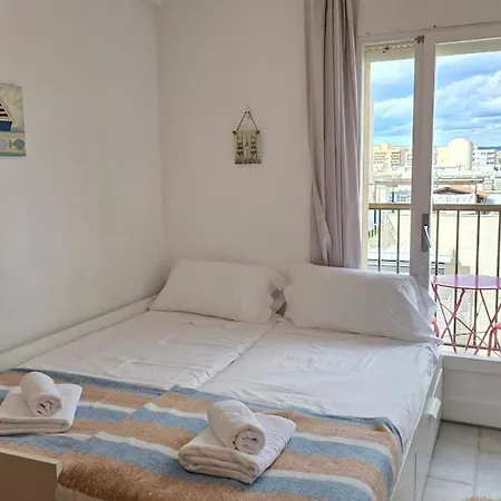 Apartment Bright With Two Balconies And A Seaside Pool *