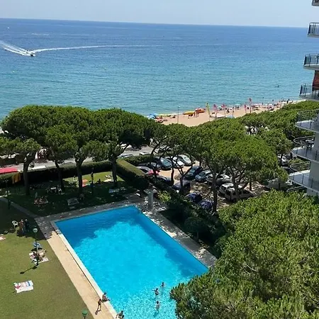 Apartment Bright With Two Balconies And A Seaside Pool *