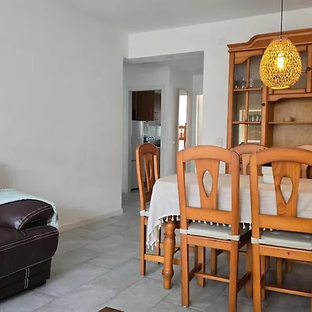 Bright With Two Balconies And A Seaside Pool Apartmán
