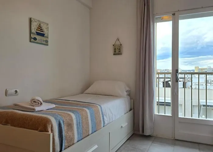 アパート Bright With Two Balconies And A Seaside Pool *
