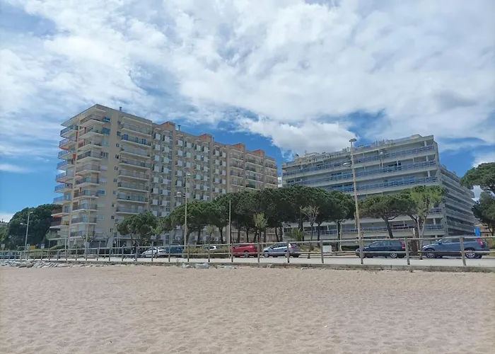 Bright With Two Balconies And A Seaside Pool アパート ブラナス
