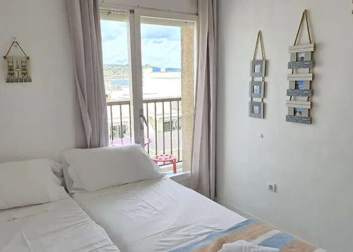 Bright With Two Balconies And A Seaside Pool ブラナス