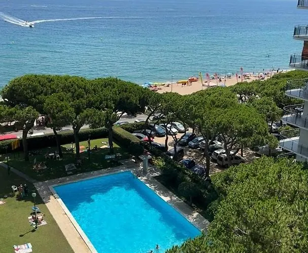 アパート Bright With Two Balconies And A Seaside Pool *