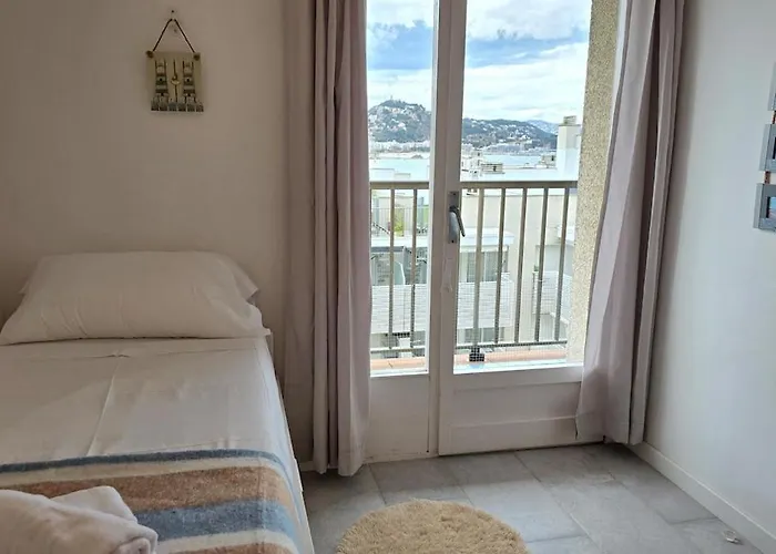 アパート Bright With Two Balconies And A Seaside Pool ブラナス